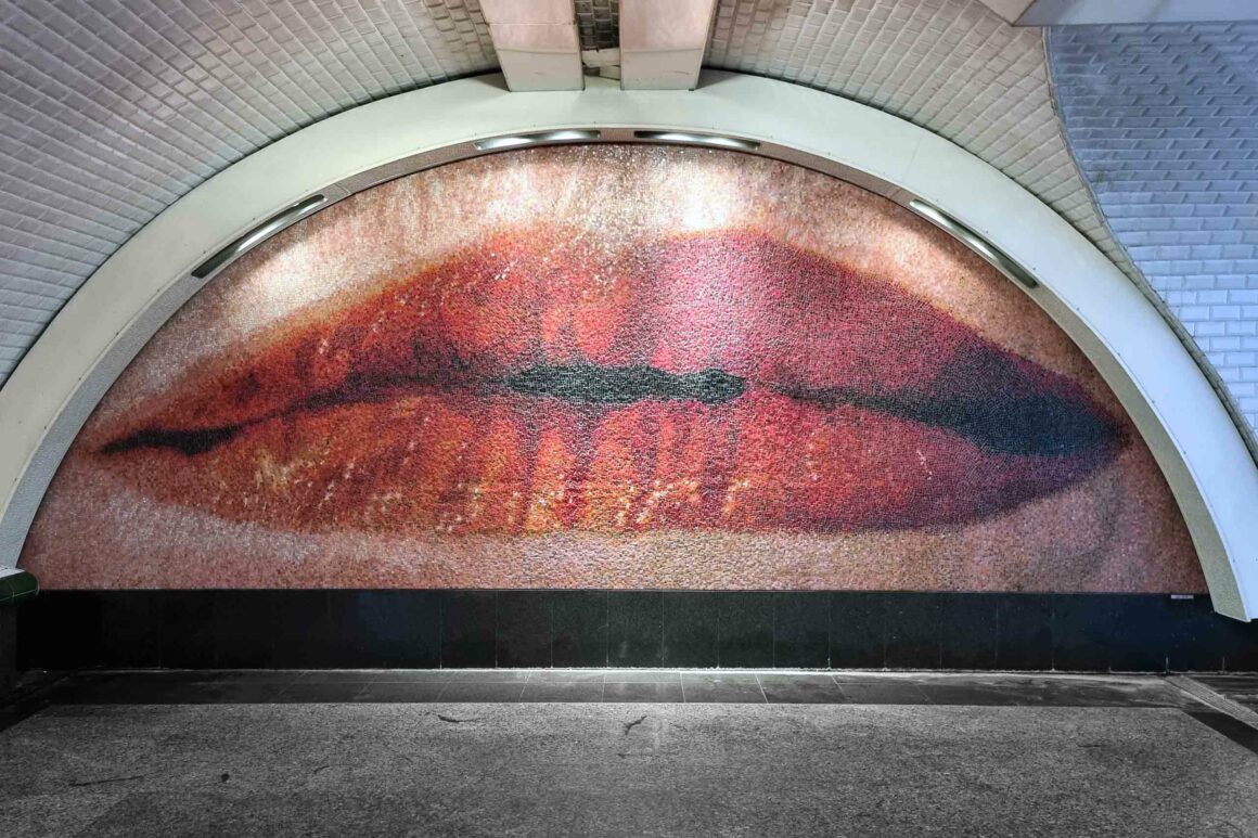 La Voix Lactée, mosaico nel métro di Parigi