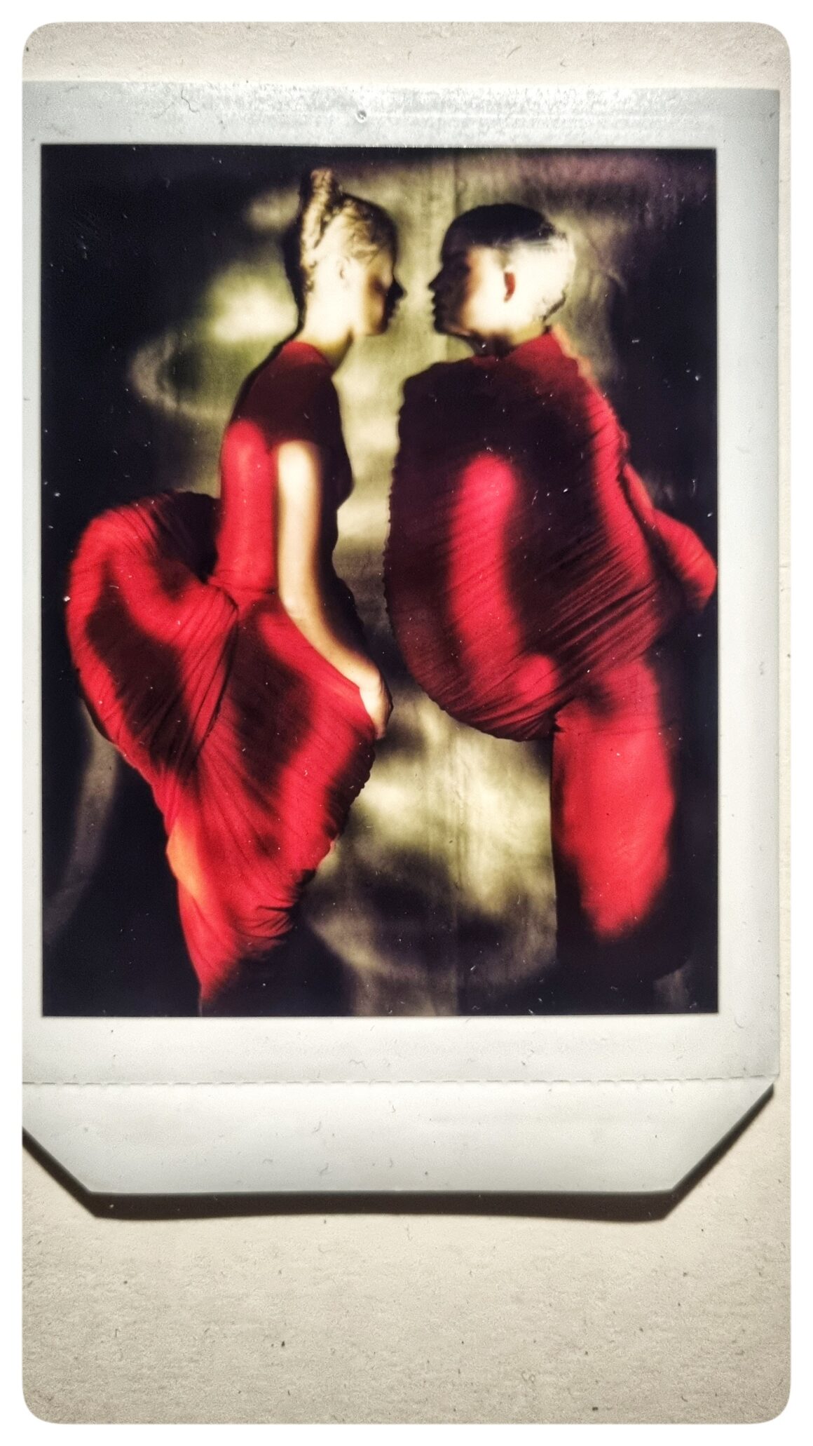 Expo Paolo Roversi, polaroid, Sharon e Yelena, Comme des Garçons, 1996