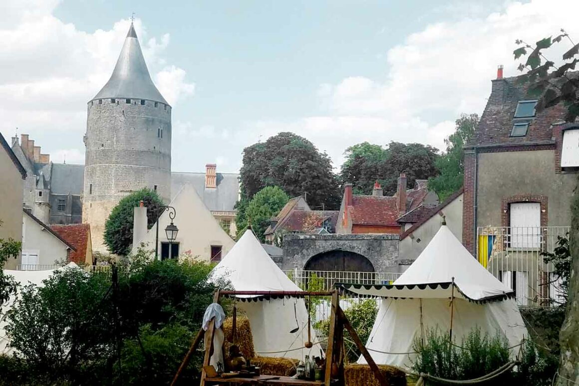 Châteaudun, vista sulla guglia del castello