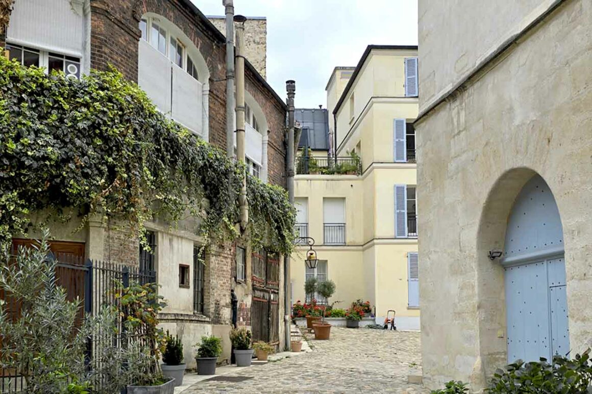 Parigi, castello della Regina Bianca, cortile interno