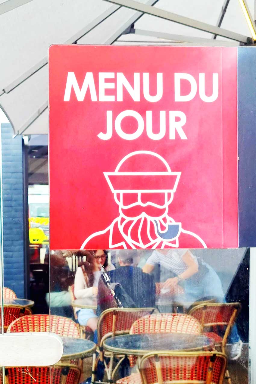 Pornic, Francia, caffè vicino alla stazione del treno