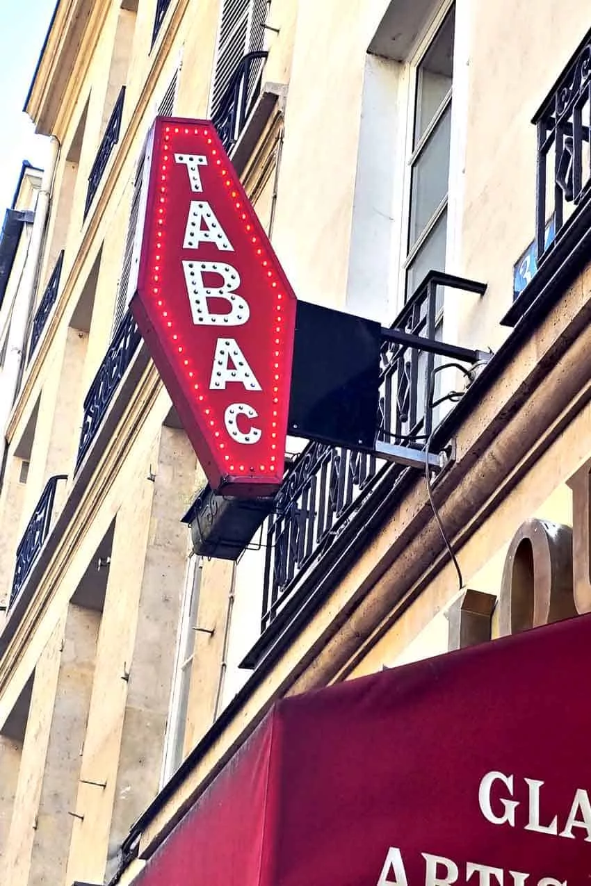 insegna di una tabaccheria a Parigi