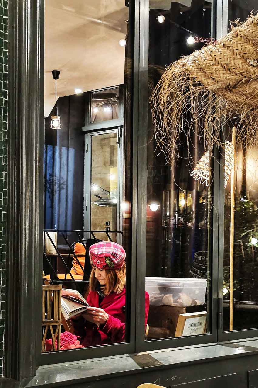Cour du Commerce Saint-André, fermarsi in un caffè