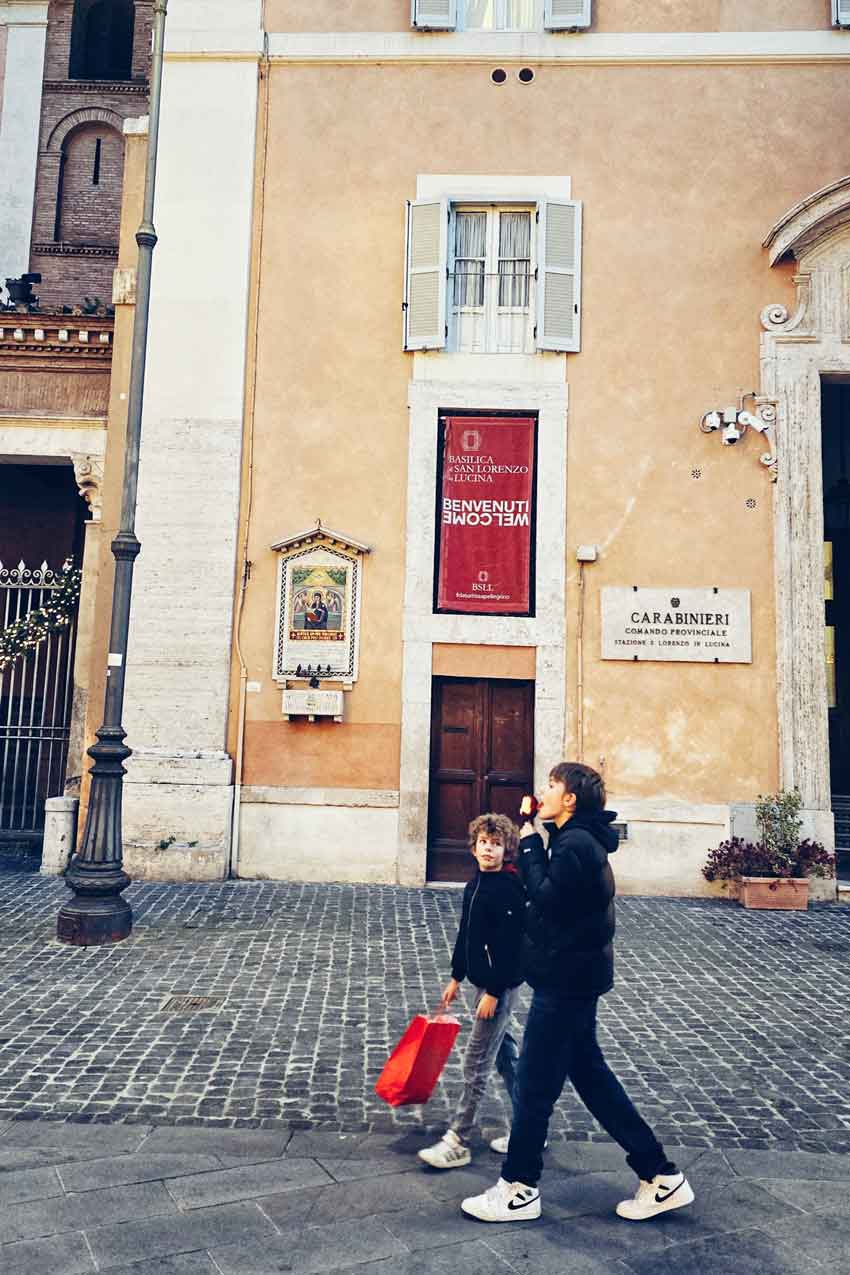 Roma, Piazza San Lorenzo in Lucina
