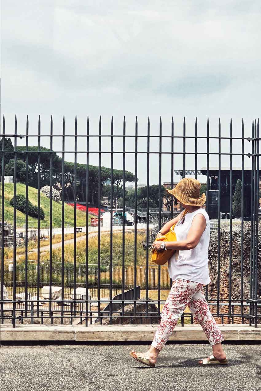 Rome en été, touriste au Circo Massimo