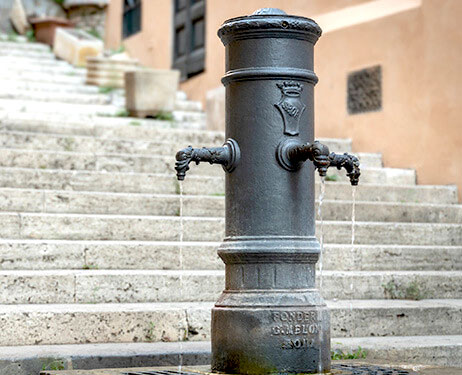 Rome, se rafraichir avec une fontanella "nasone"