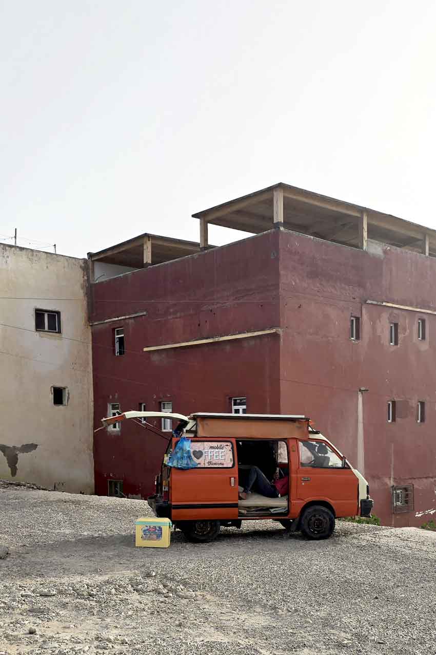 Marocco, Diabat, venditore ambulante di caffè