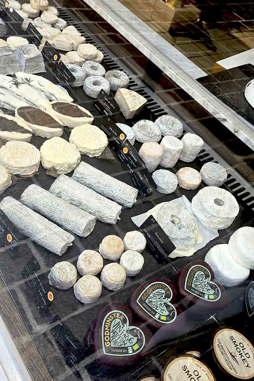 France, Fontainebleau, fromager rue des Sablons